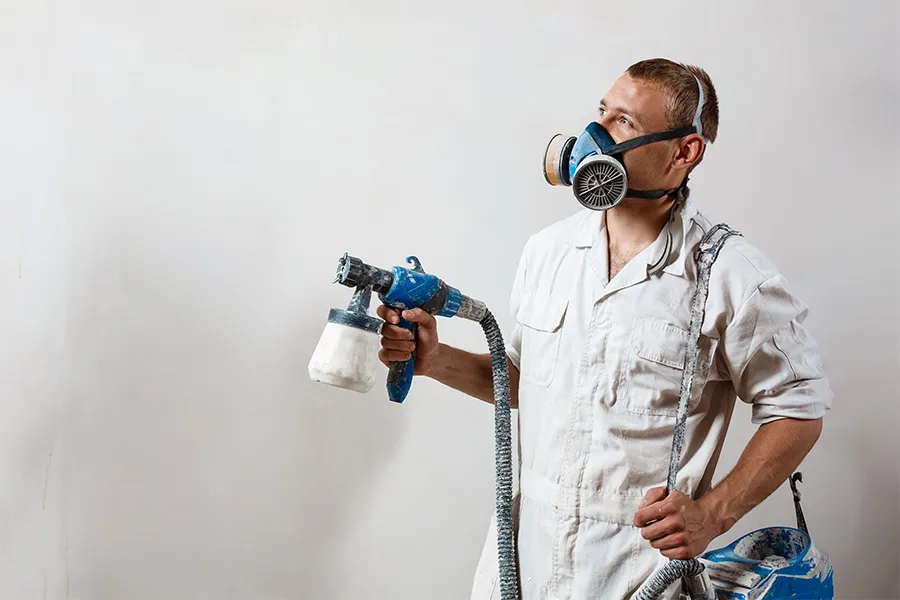 Bild zum Wort „painter“: A person who paints pictures as an artist, or whose job is painting walls and buildings.